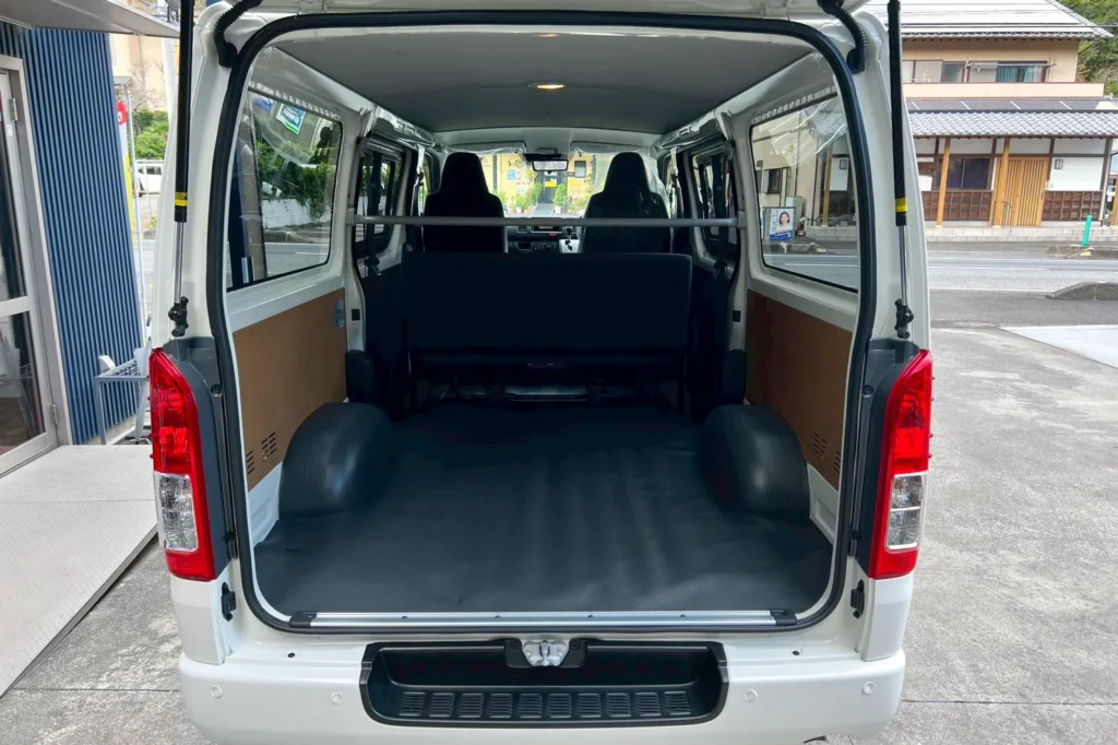 ハイエースバン